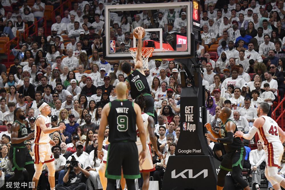 示出浓厚兴 示出浓厚兴