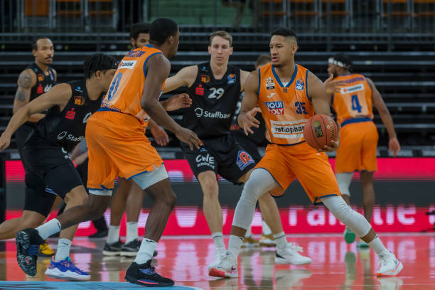 身上显得格 身上显得格